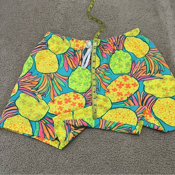 Chubbies Swimming Shorts Men’s X LARGE 
Look Colorful Pineapple 5.5” Swim Trunks - Picture 11 of 16